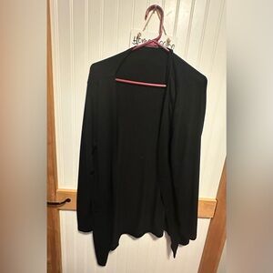 Zyia Black Cardigan
Worn a tew times, smoke tree, pet friendly home.